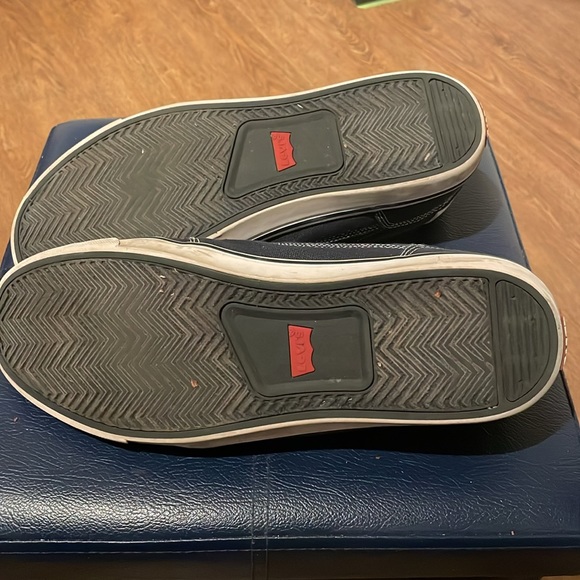 Men’s size 13 Levi’s shoes - Picture 4 of 5